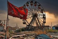 last red flag vor riesenrad II beschnitten fertig Kopie